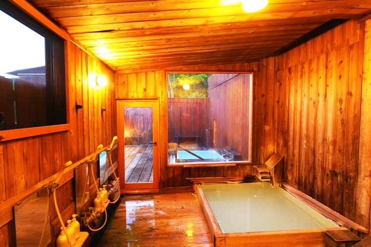 女子温泉内風呂　Women's onsen indoor bath　