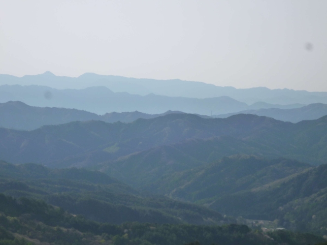 Ｒ418 平谷峠から売木村と南アルプスの雄大の眺め（当館より車で約10分）