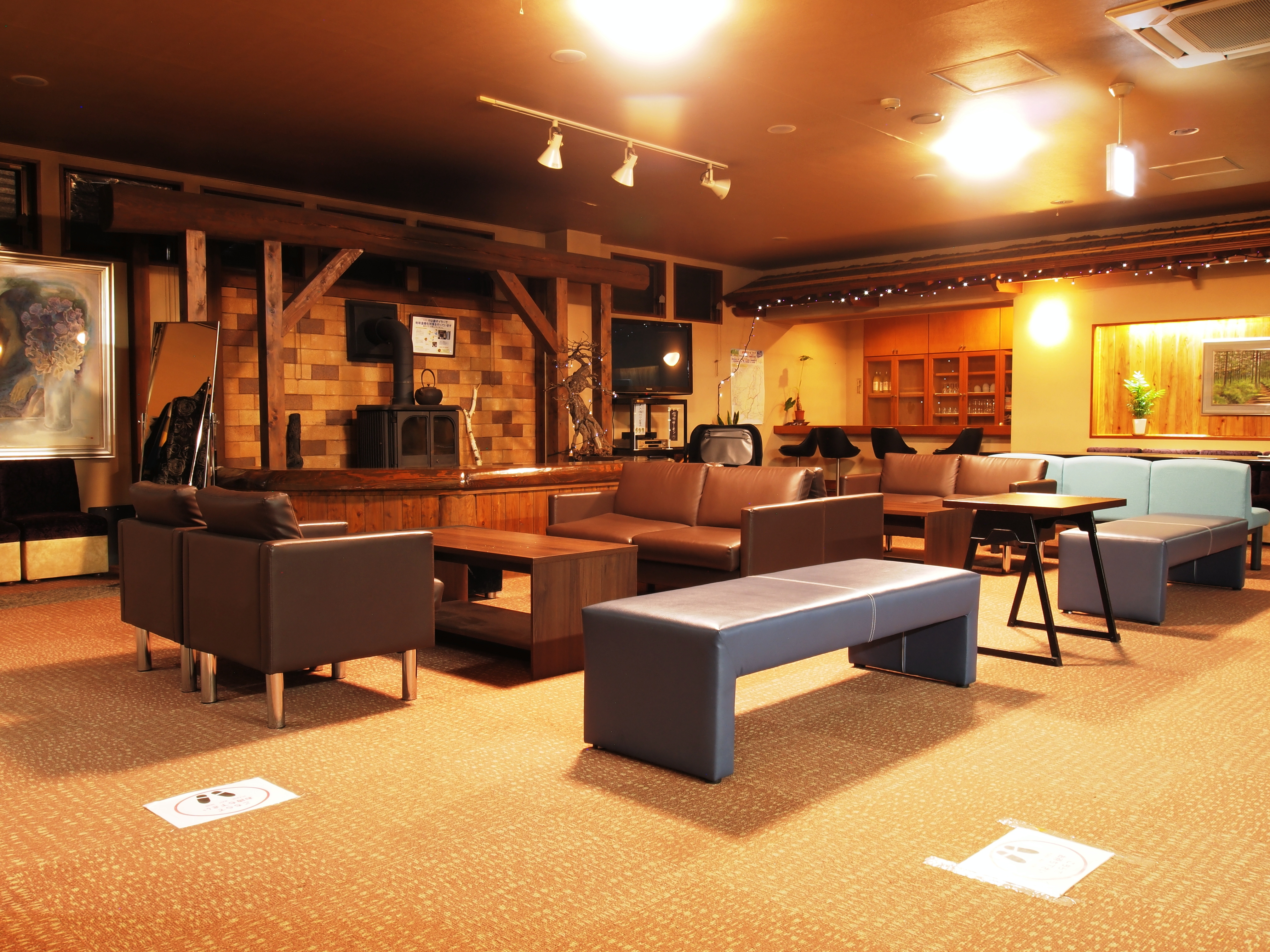 日本の伝統とモダンが融合した、穏やかなロビーでくつろぎの時をお過ごしいただけます。