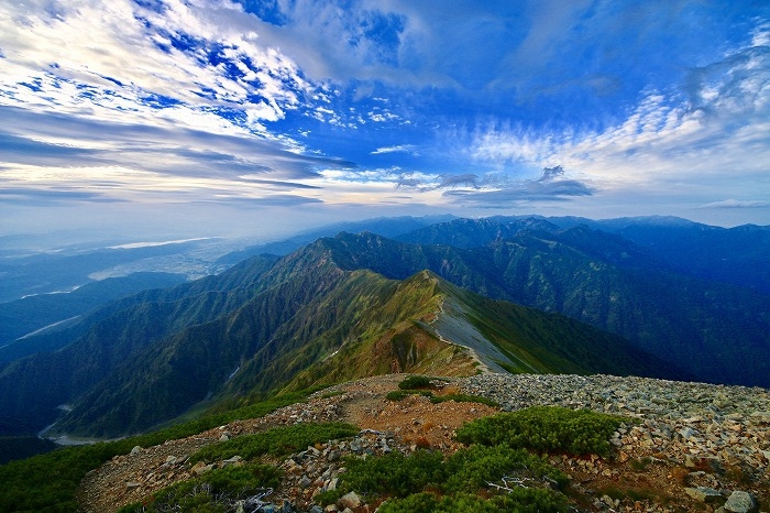【北アルプス登山】爺ヶ岳・鹿島槍・白馬・裏銀座へ好アクセス！天然温泉の宿で挑む名峰ピークハント