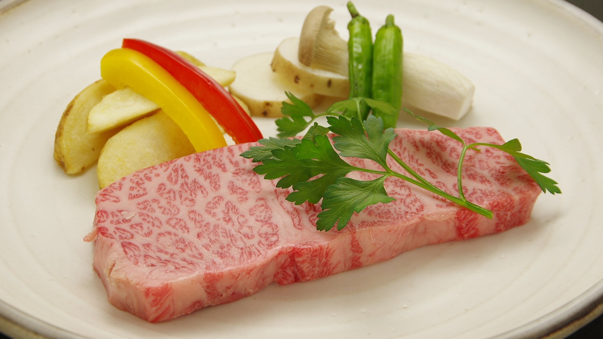 【一番人気】お肉好きも大満足！メイン料理は山形牛ステーキ（150g）