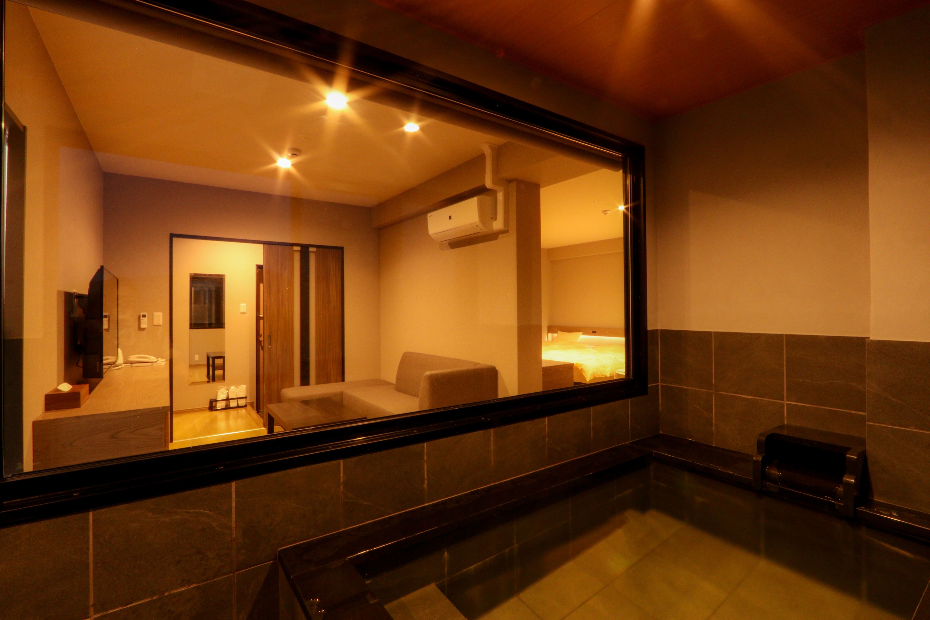 半露天付4ﾍﾞｯﾄﾞﾙｰﾑ　温泉　夜