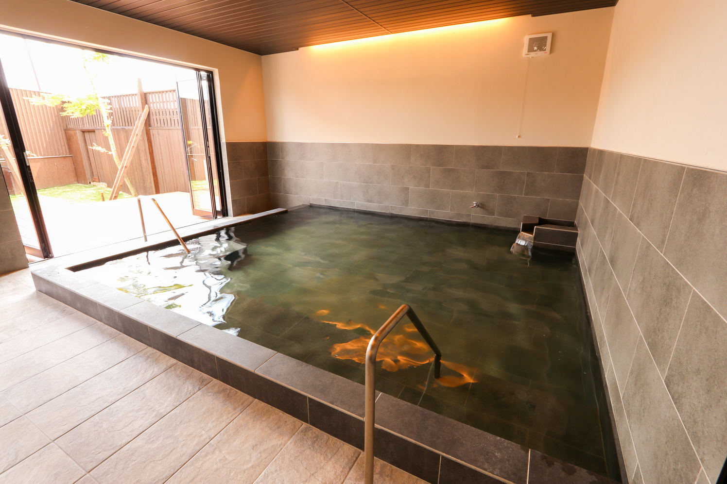 【素泊りプラン】　〜多彩な無料特典と貸切湯を堪能〜