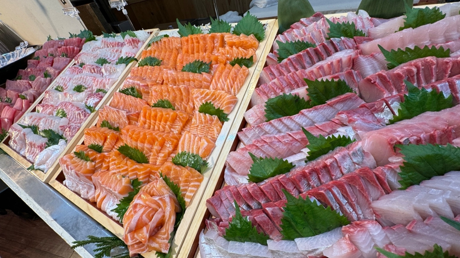 夕食バイキングで大人気の刺身は天草直送♪