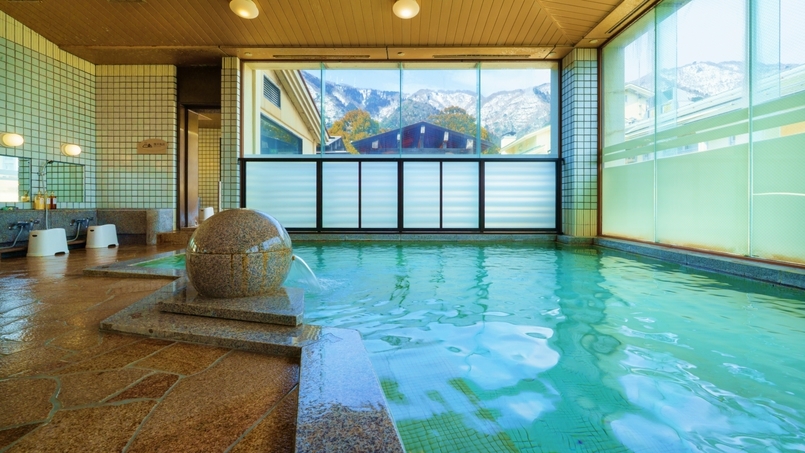 【当日限定◇一泊朝食】20：00以降レイトチェックインOK！弥彦温泉と展望レストランで朝食を満喫♪