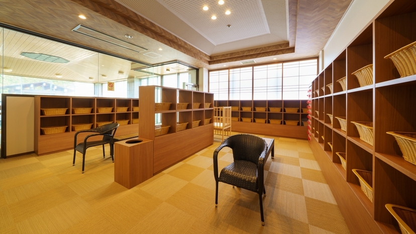 【当日限定◇一泊朝食】20：00以降レイトチェックインOK！弥彦温泉と展望レストランで朝食を満喫♪