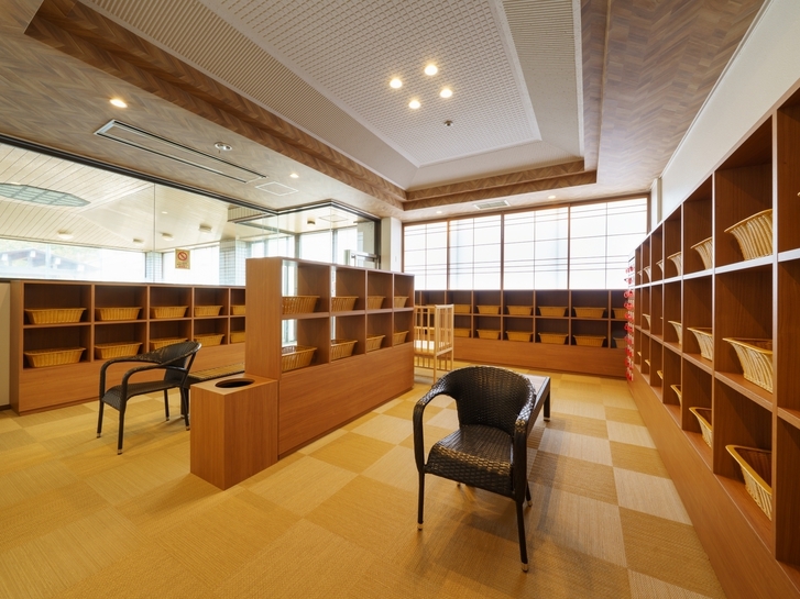 【当日限定◇一泊朝食】20：00以降レイトチェックインOK！弥彦温泉と展望レストランで朝食を満喫♪