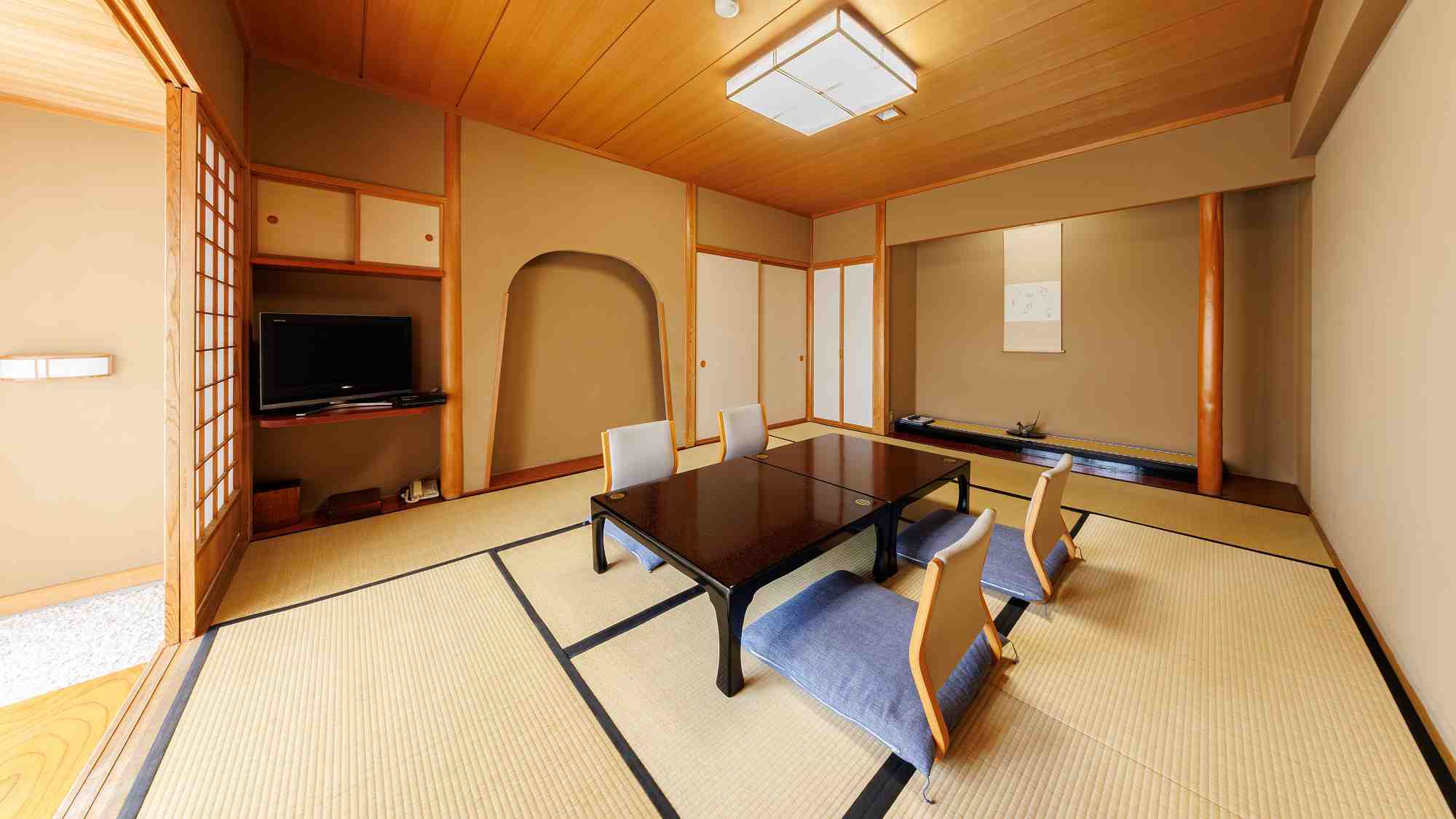 和室10畳+7畳|広々過ごせる二間続きのお部屋