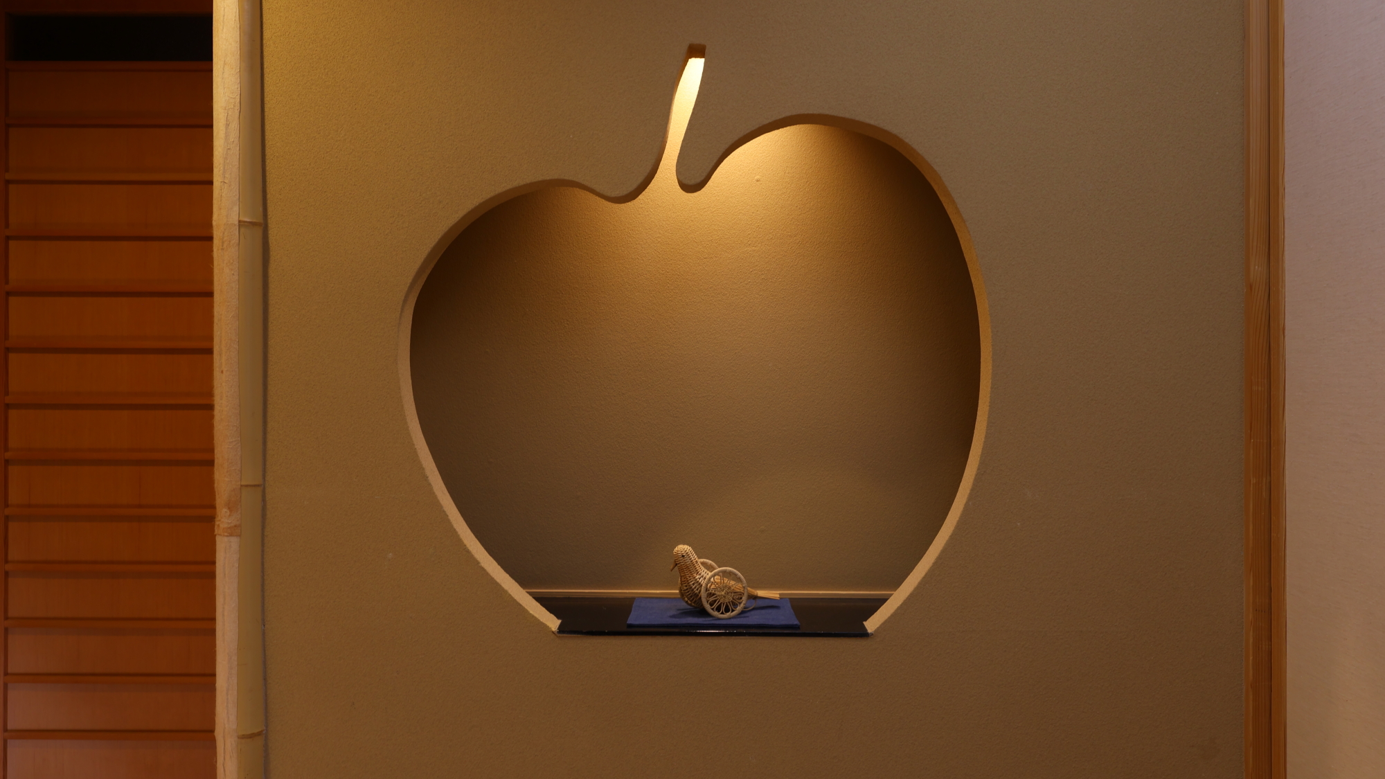 お部屋には、りんごモチーフの飾り棚/10+7畳