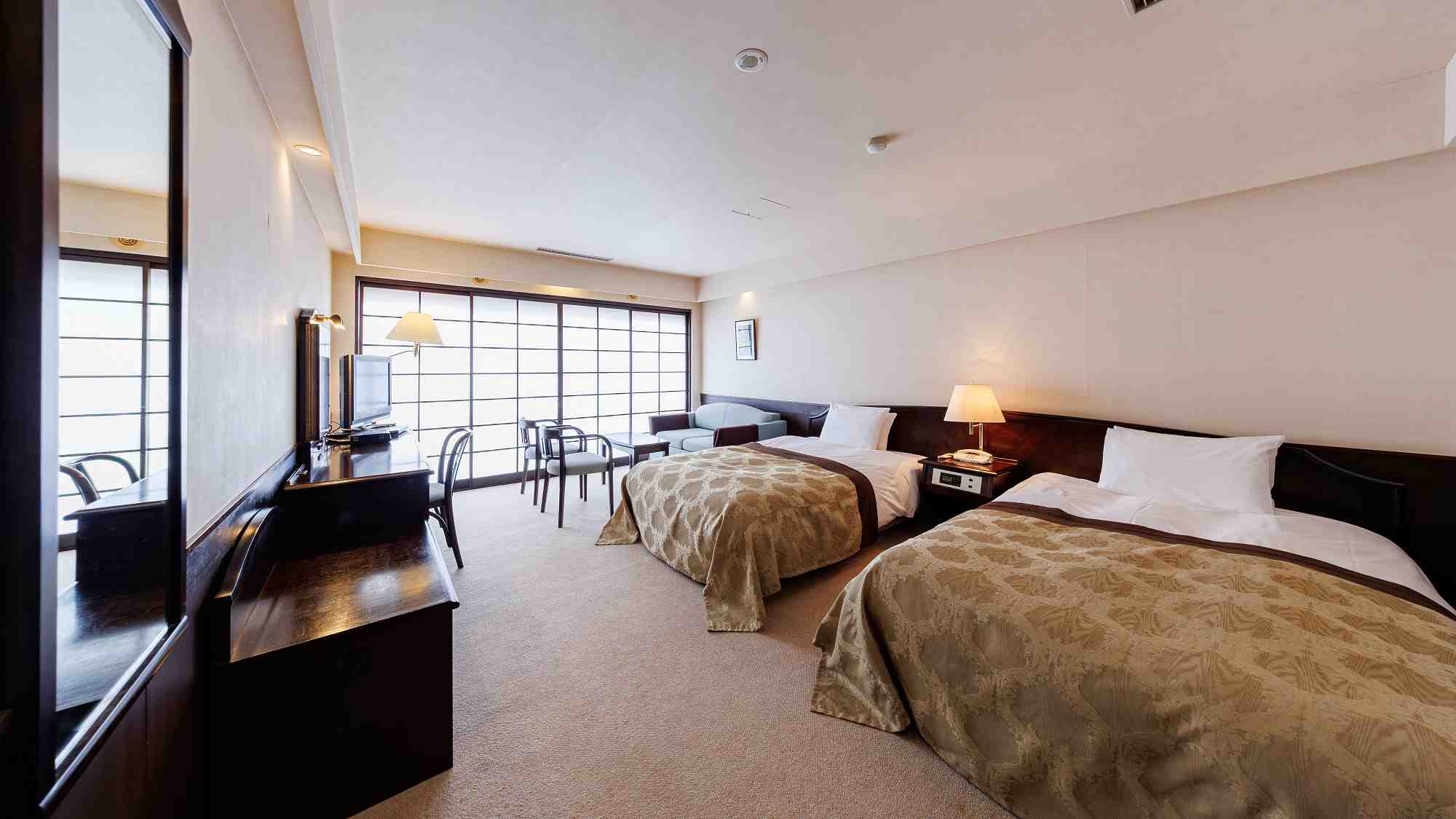 和洋室｜ツインベッドルーム(約12畳)と和室8畳の二間続きのスイートルーム