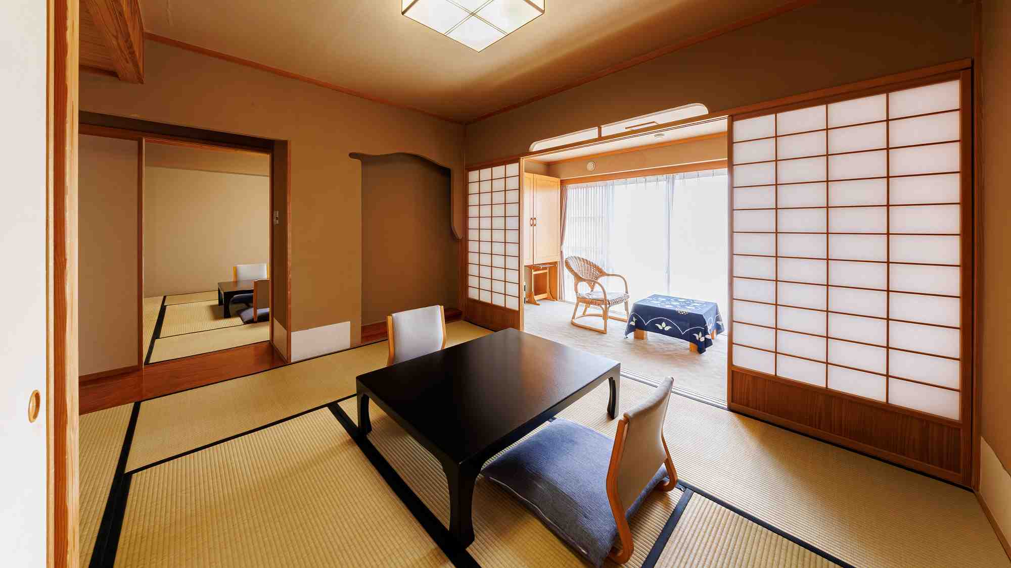 和室10畳＋7畳｜二間に分かれたお部屋ですので、グループ、三世代におすすめ