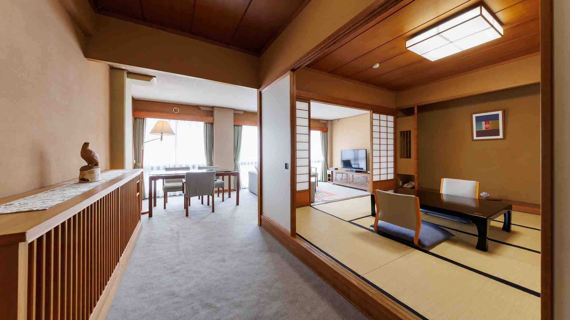 8畳＋リビング付｜8畳の和室にリビングルームを備えたお部屋です