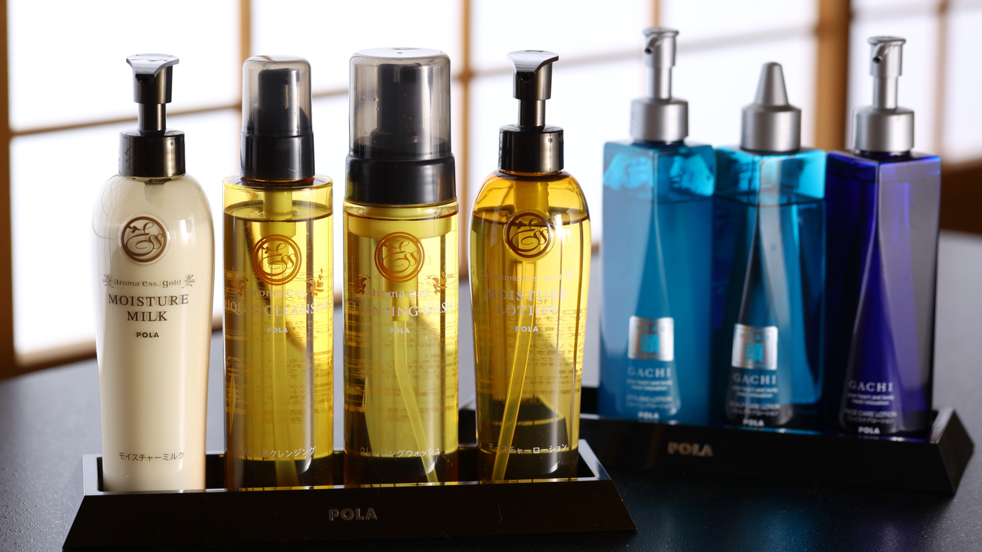 お部屋備え付けのアメニティ一例