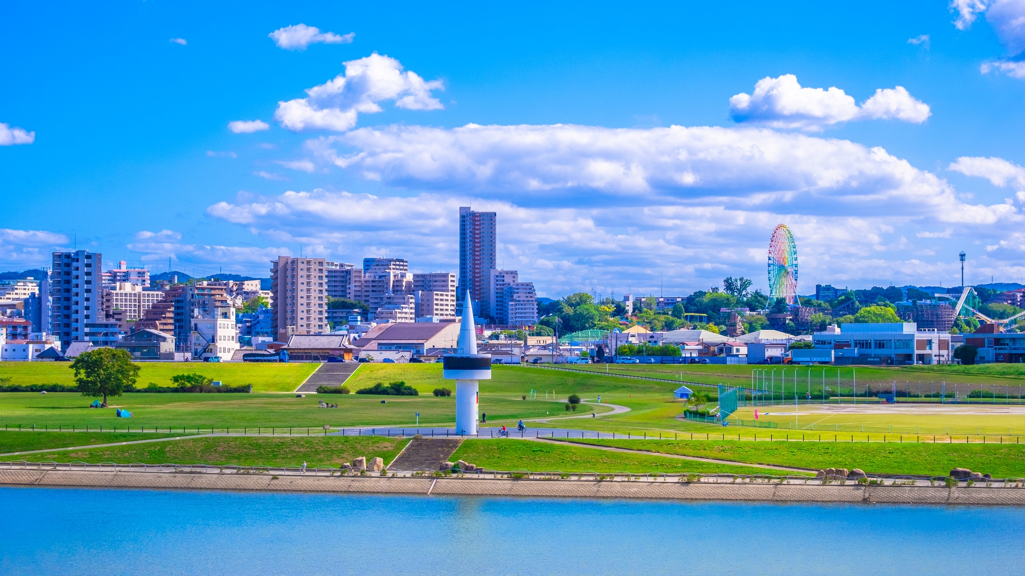 【当館から徒歩16分】広大な敷地を持つ公園で、散歩やサイクリングを楽しめ「淀川河川公園」