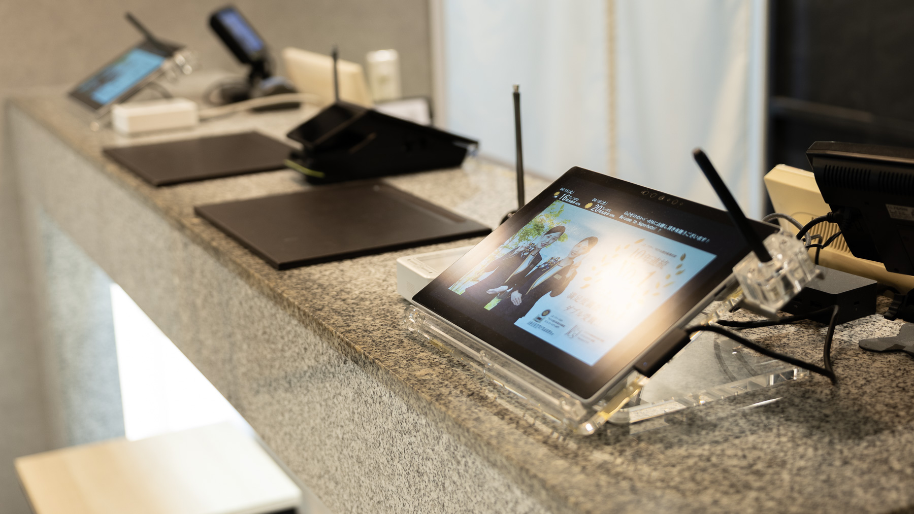 タブレットにサイン！ペーパーレスでエコチェックイン