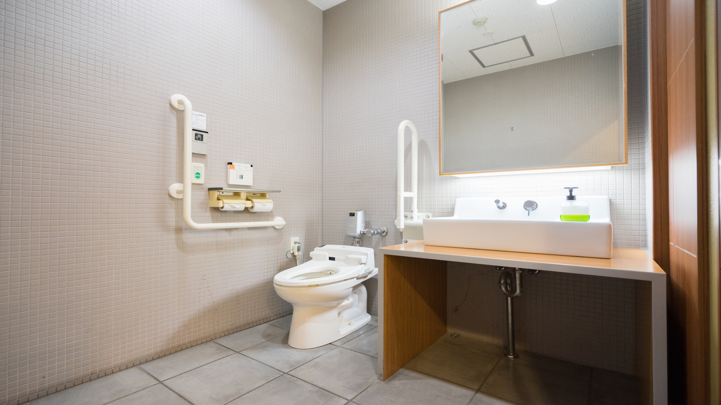 1階共用トイレはバリアフリー仕様です