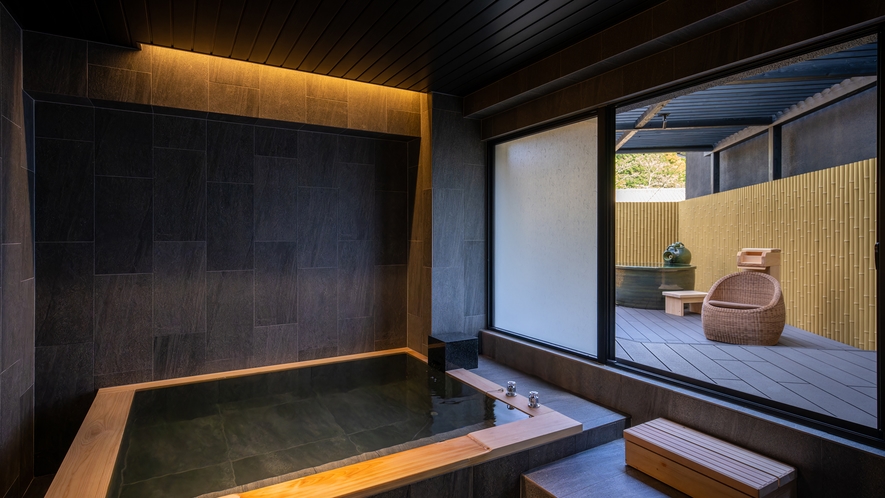 【プラチナ・スイート朧月-oboro-】特大サイズの内風呂で贅沢に嬉野温泉を楽しむ