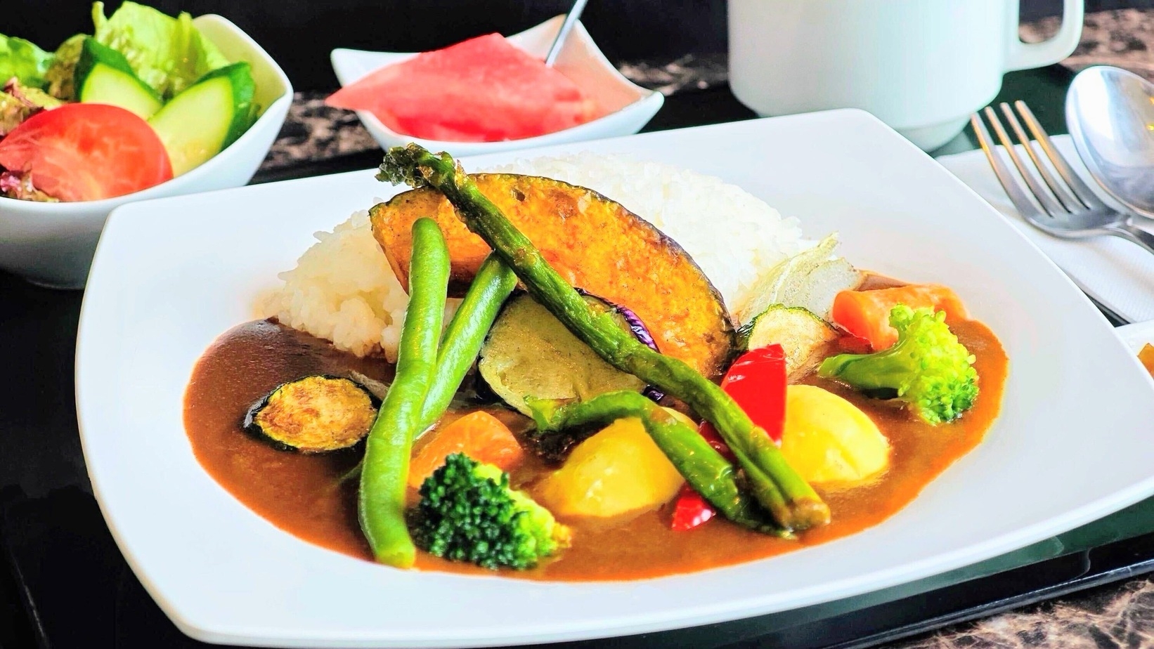【朝食付き】選べる定食スタイル！一日の始まりはおいしい朝食から【アパは映画もアニメも見放題】