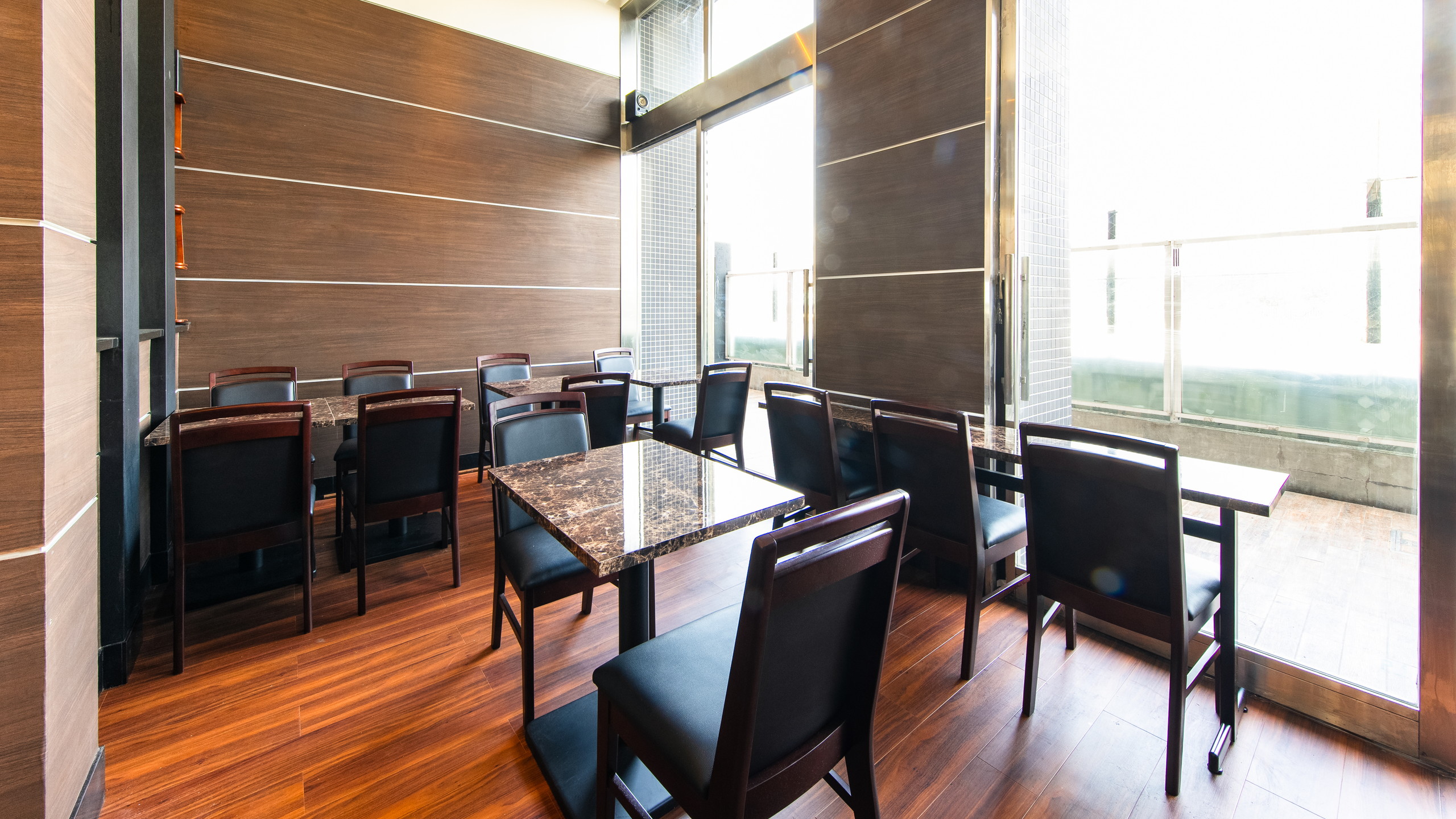 レストラン「cafe grainfield」店内