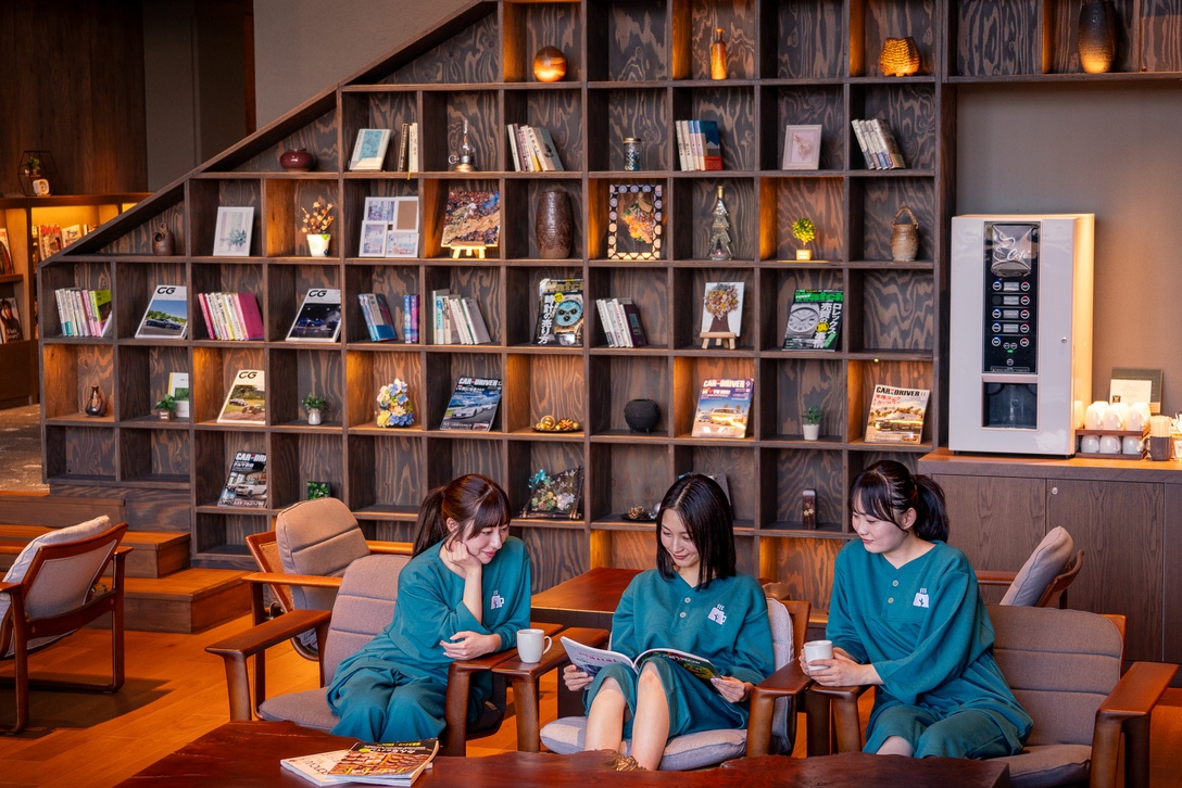 【夕朝食付】★標高1，000mの高原リゾート　館内施設「MONE」利用付｜温泉＆ラウンジ満喫プラン