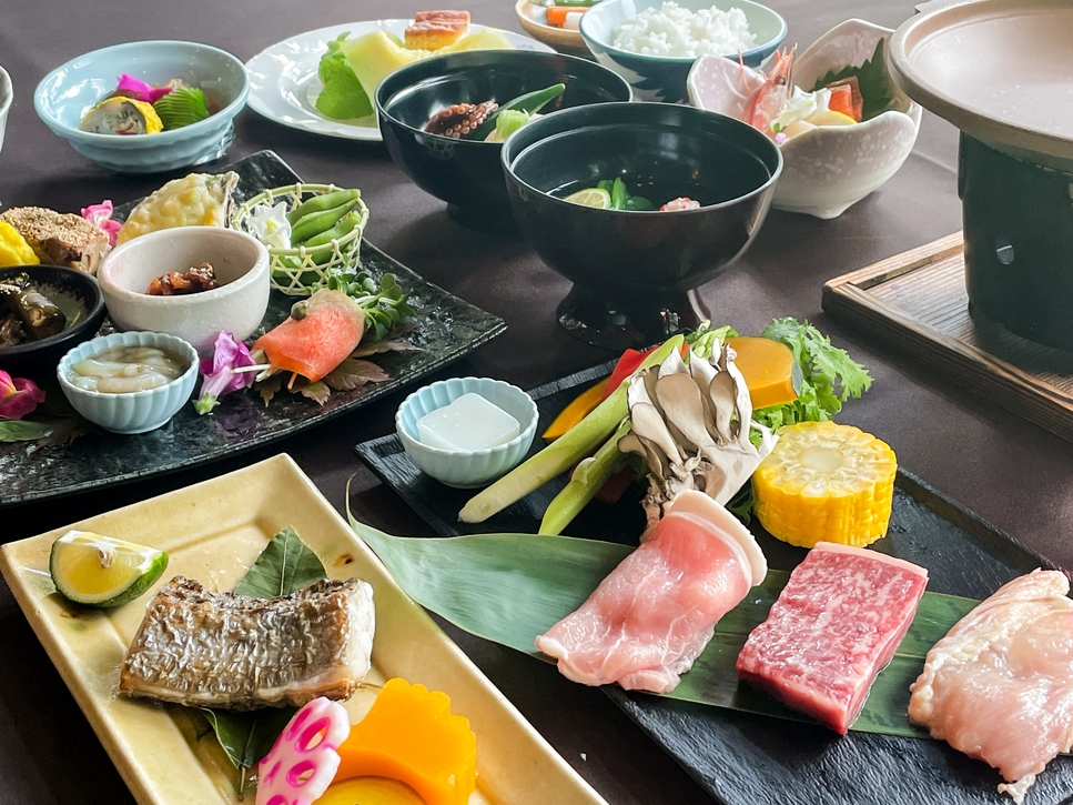 【夕食付】★標高1，000mの高原リゾート　館内施設「MONE」利用付｜温泉＆ラウンジ満喫プラン