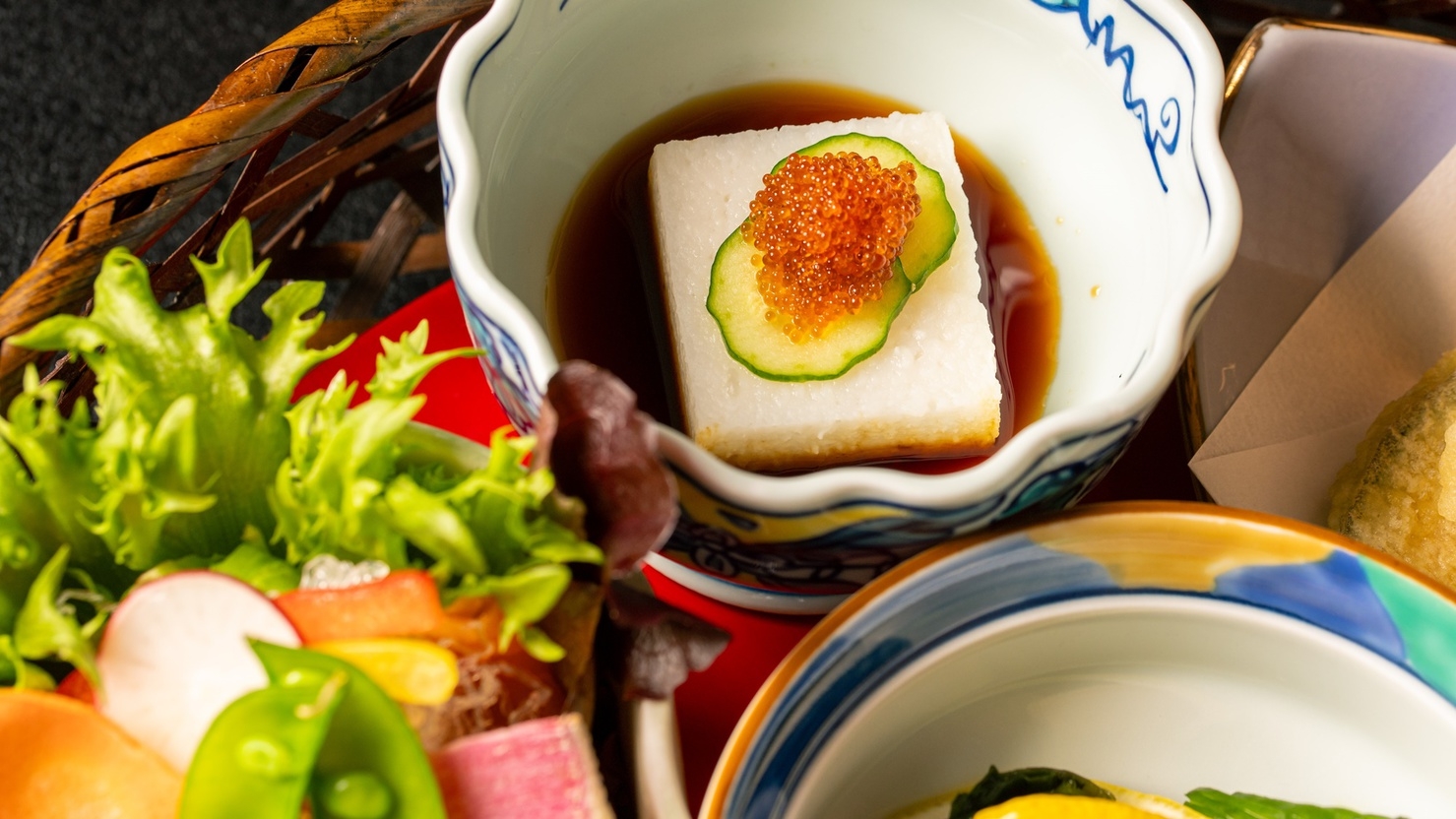 【極み会席！旬籠盛り】料理長自らが吟味した季節の厳選食材彩る“百花繚乱” 花籠会席プラン