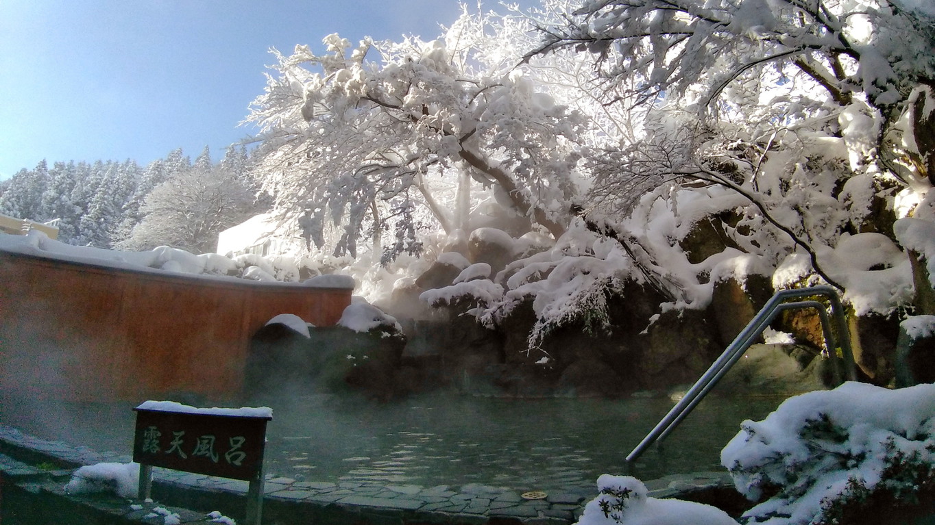 エリア最大級の広さ【露天大岩風呂】