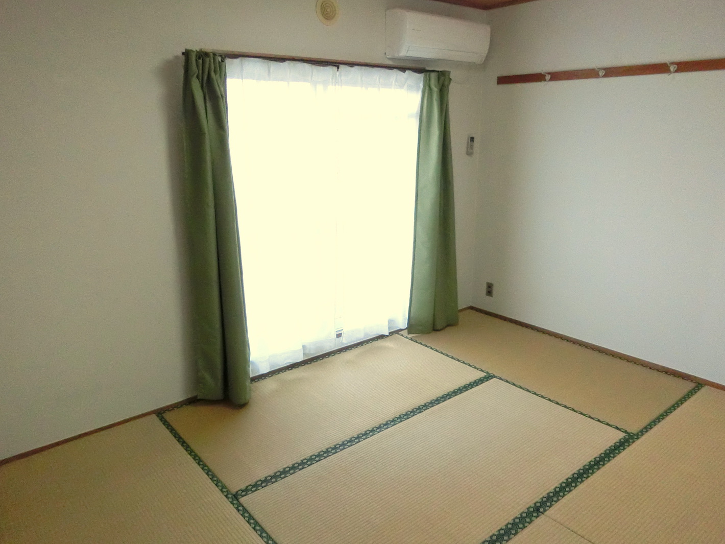 トロン　6畳間