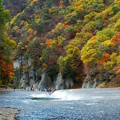 吹き割れの滝