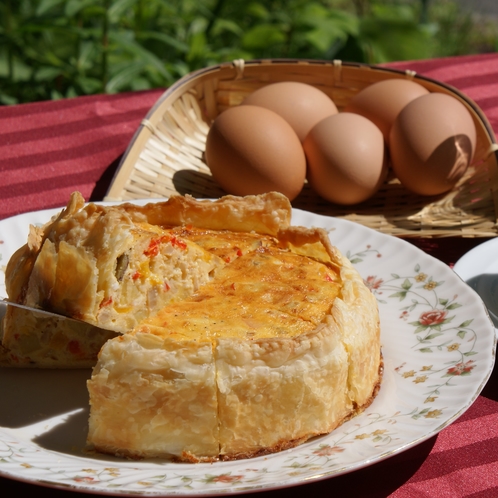 朝食で人気の一つ「チーズと野菜のキッシュ」