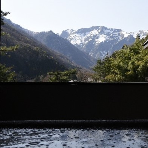 高濃度水素風呂から見る「谷川岳」