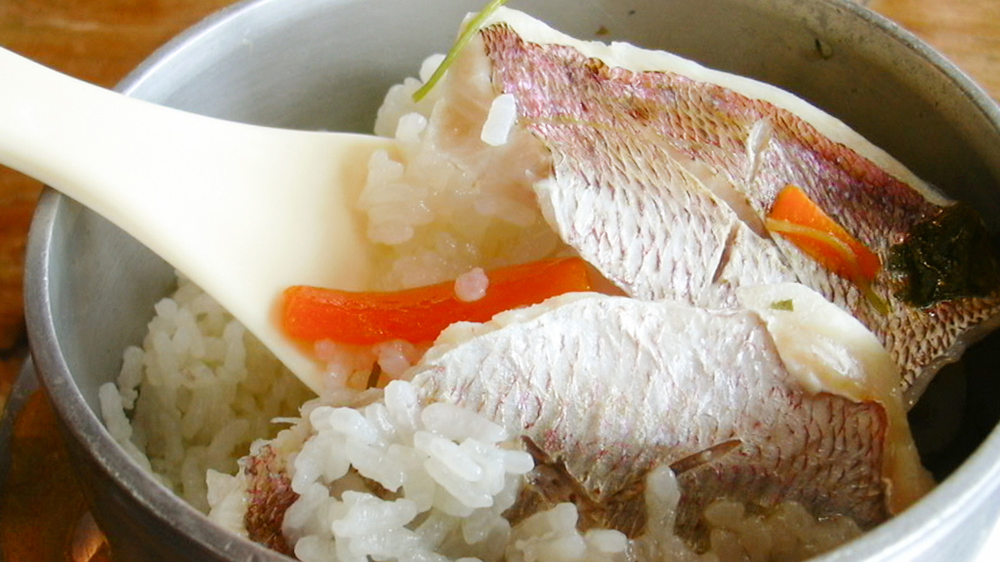 ・【花鯛釜飯】3月～4月は花鯛を使った料理をお楽しみいただけます