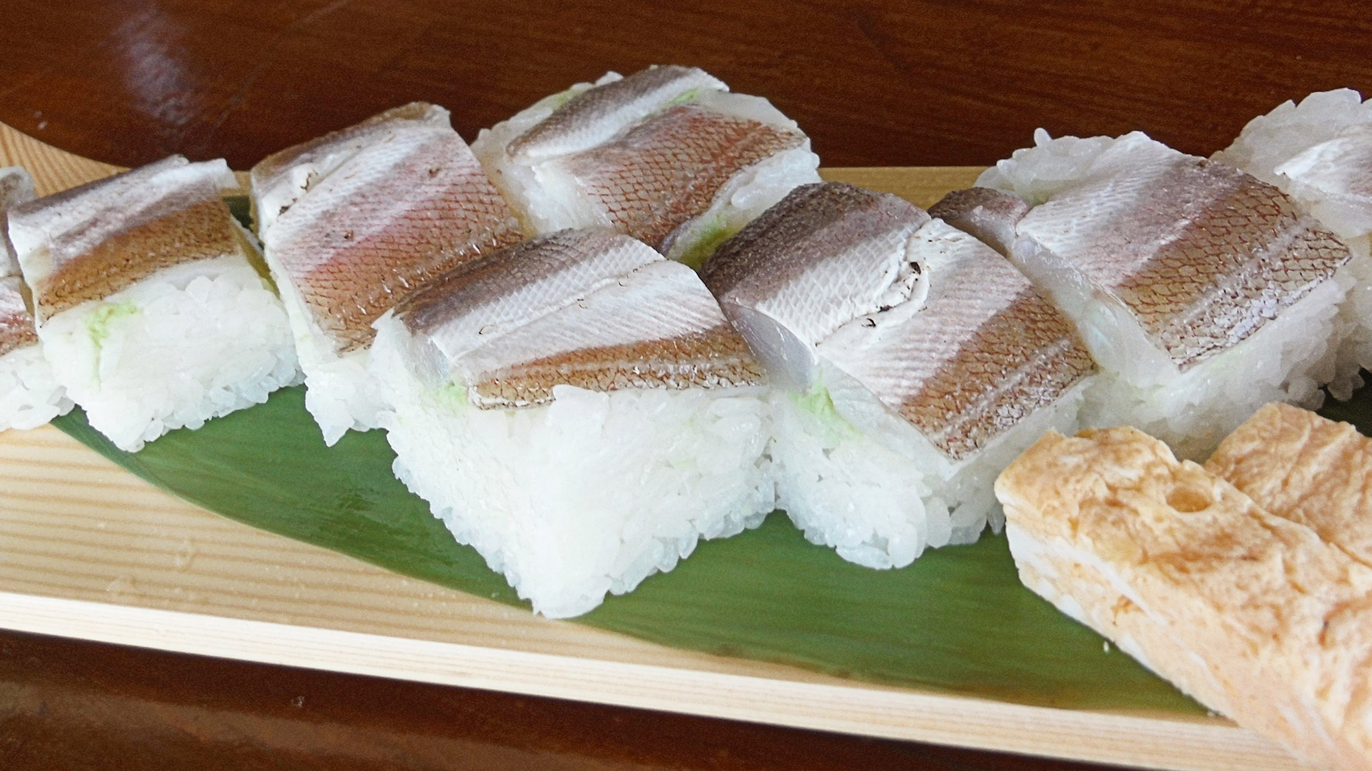 ・【カナガシラの寿司】カナガシラはホウボウに似た美味な白身魚です