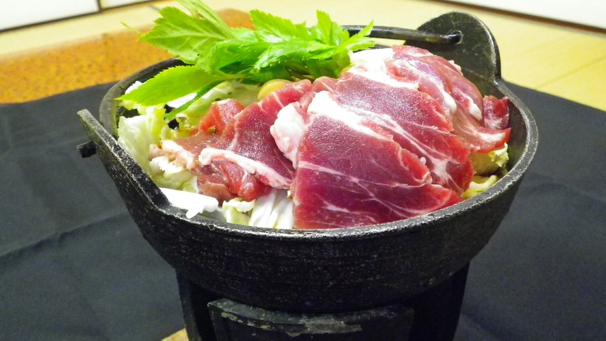 *【夕食一例】七沢温泉名物！ヘルシーな赤身のお肉のしし鍋。