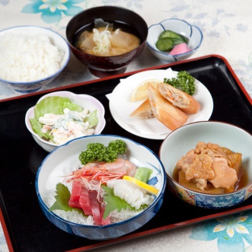 【日替わり2食付】ビジネス利用やスポーツ合宿にも最適！健康的な夕朝食で安心のご滞在