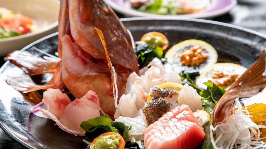 【人気No1】 プリプリ食感！朝獲れ地魚姿造り × 長州ながと和牛すき焼き ≪大満喫トレトレプラン≫