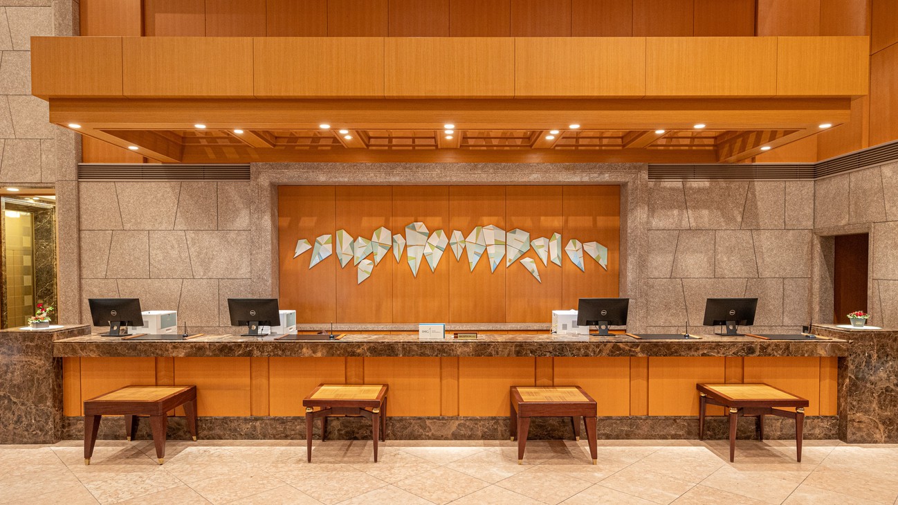 ゆったりとしたフロントカウンター