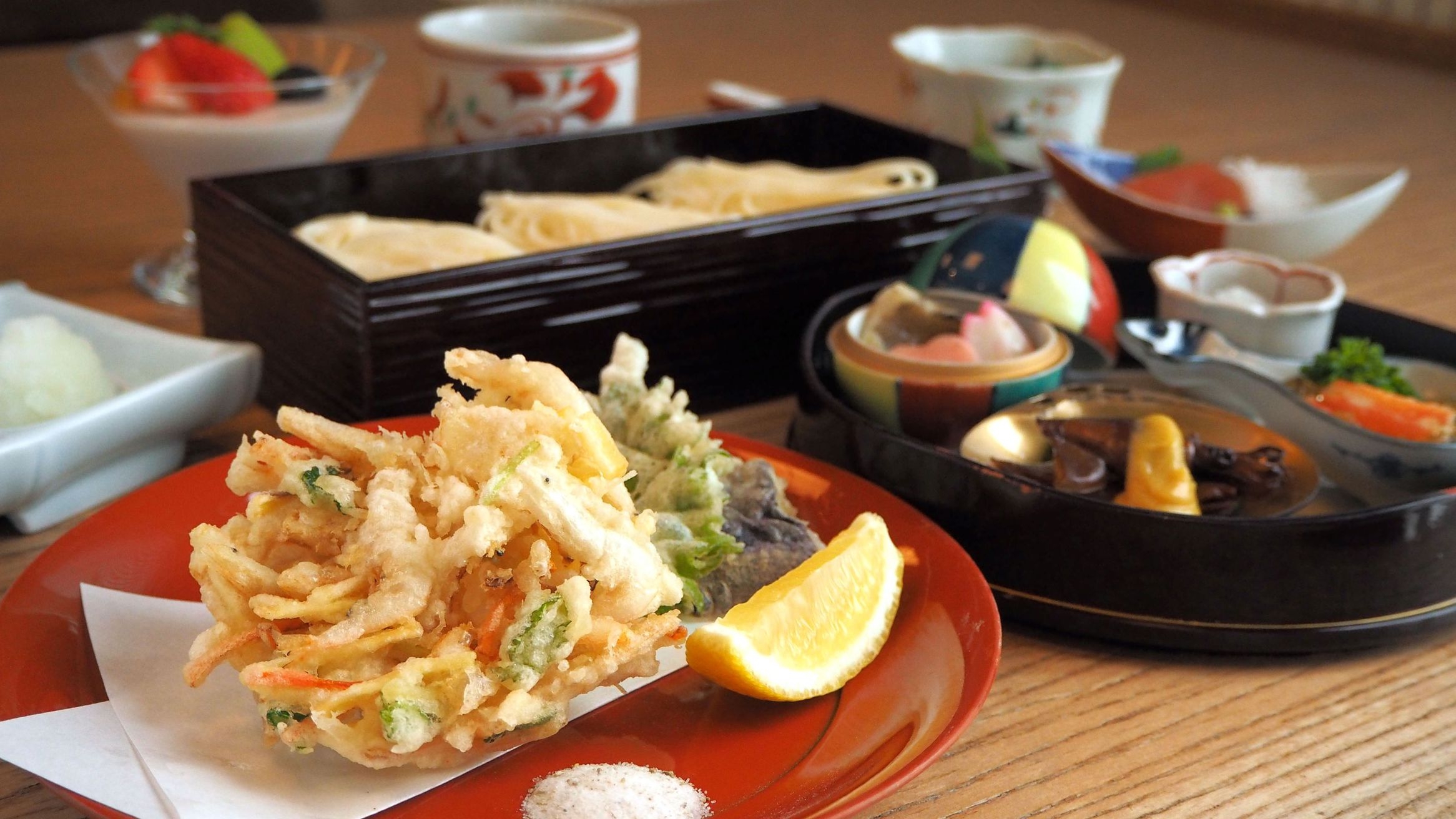 【富山を味わう4種の前菜付】「白海老かき揚げ・氷見うどん御膳」プラン（夕・朝食付）
