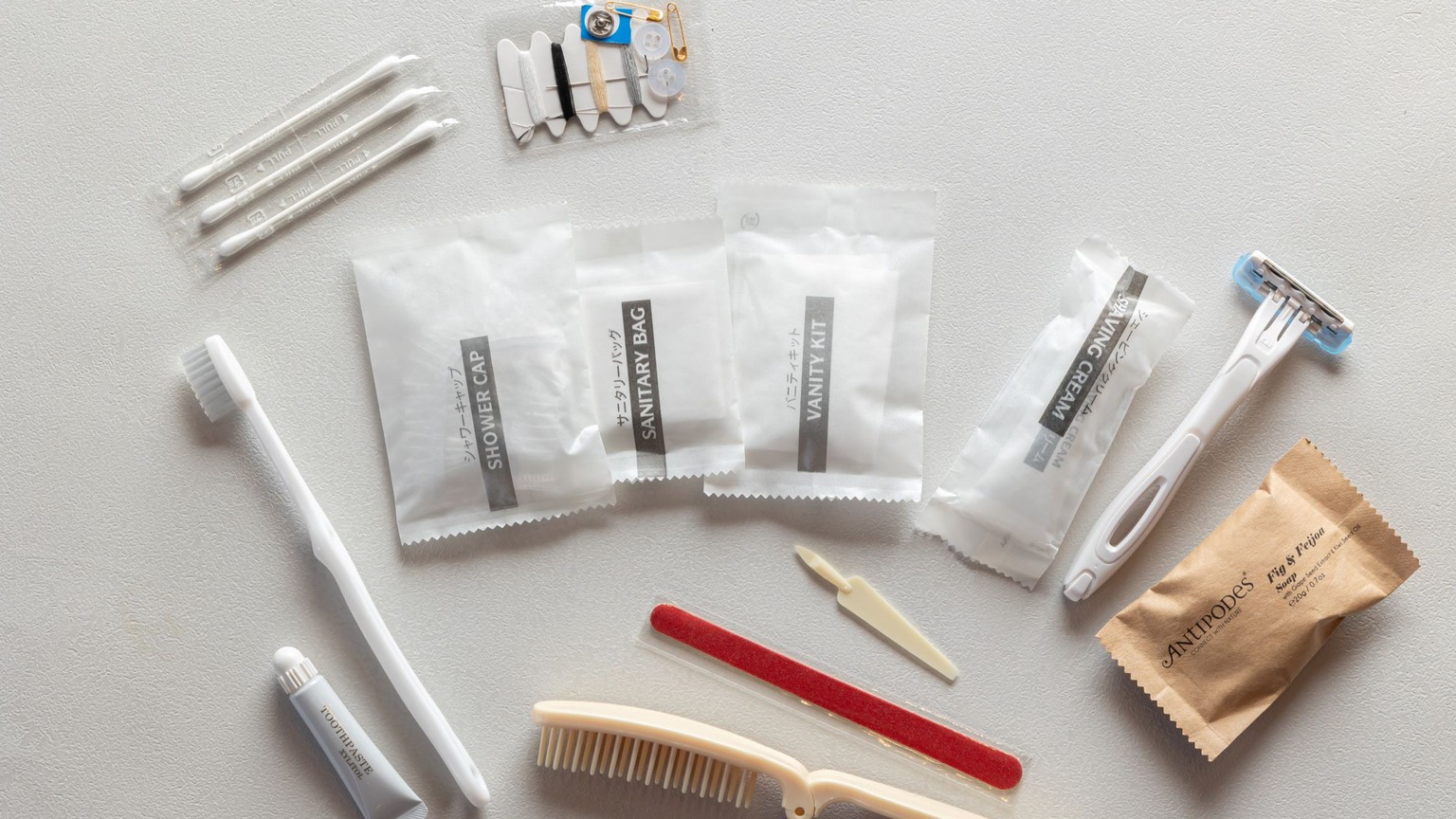 客室にご用意しているアメニティ。急な宿泊でも安心。