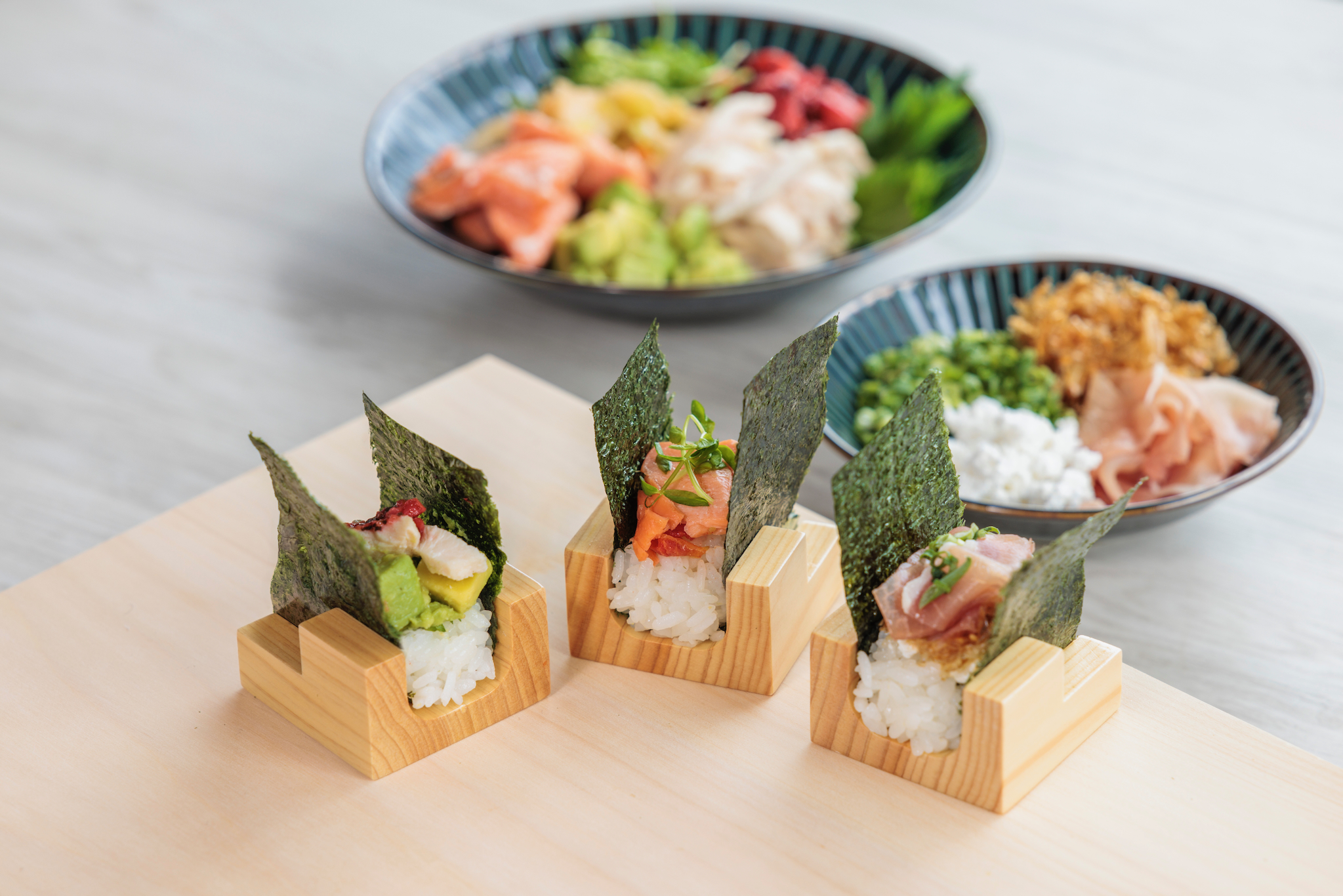 朝食：目の前で握るおむすびは、具材を選ぶ楽しさも魅力の一つ