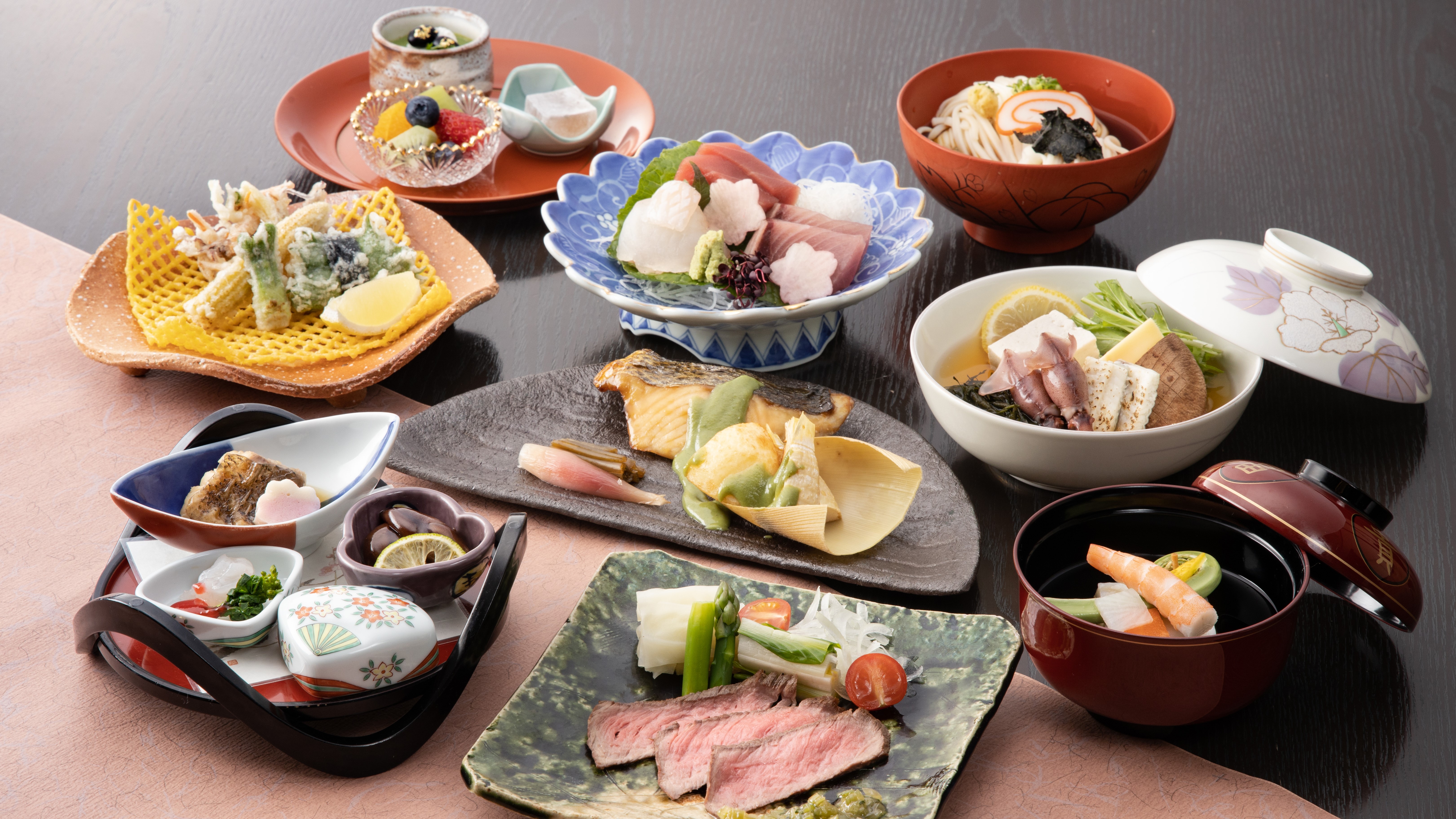 旬の食材をたっぷり使った、日本料理 雲海の越中会席。