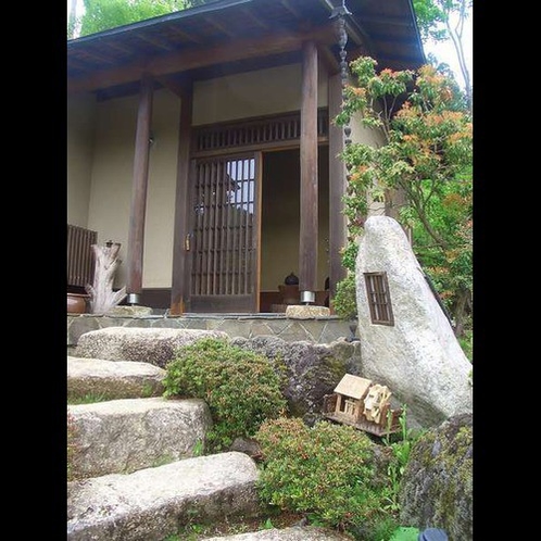 石段を一段ずつ・・・和の空間への誘い