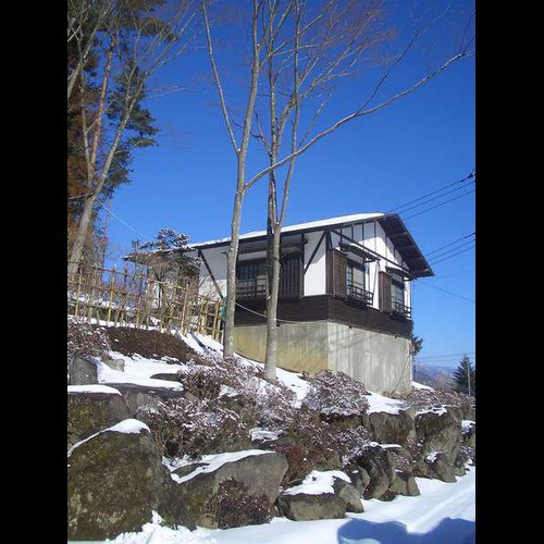 澄み渡る空、輝く雪景色
