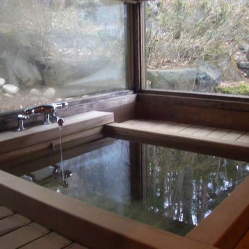 陽だまりの家の檜風呂