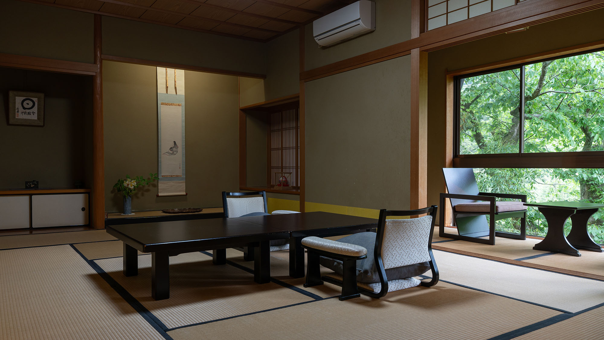 【河鹿の間】＜和室＋和モダン客室＞といった空間をお楽しみいただけるコネクティングタイプのお部屋。