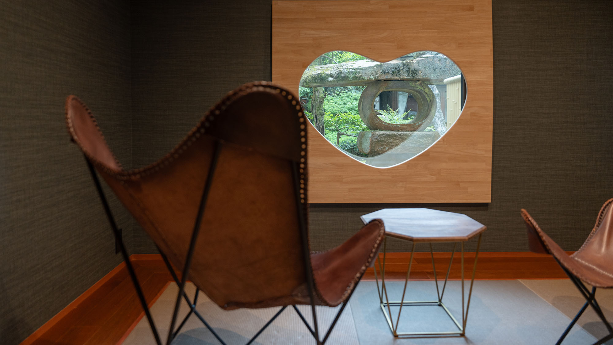 【デザイナーズスイート-岩船】細部まで内装やインテリアにこだわったラグジュアリーな空間。