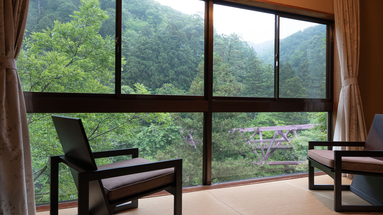 【河鹿の間】＜和室＋和モダン客室＞といった空間をお楽しみいただけるコネクティングタイプのお部屋。