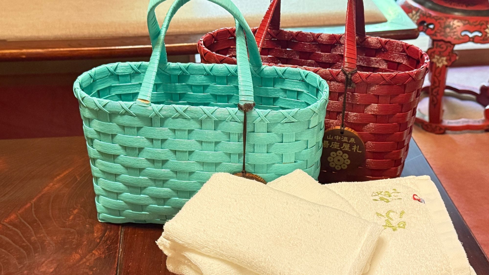 総湯へのおでかけにご活用ください(温泉かご・タオル)