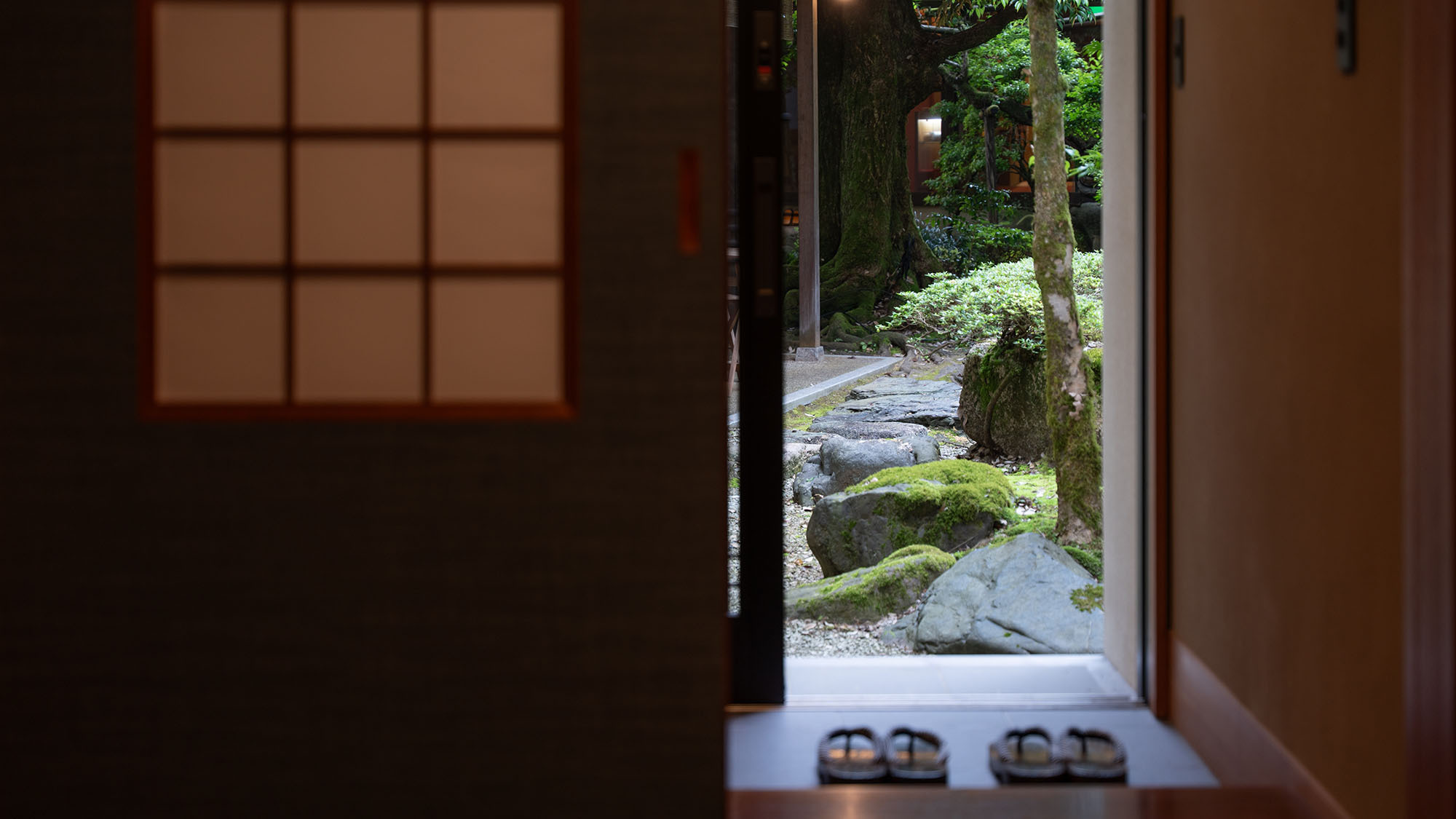 【デザイナーズスイート-岩船】細部まで内装やインテリアにこだわったラグジュアリーな空間。