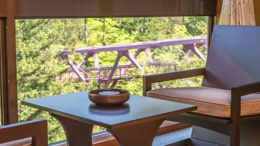 名勝“鶴仙渓”にある名所の一つ『あやとりはし』自然と橋のコントラストは季節によって見目が変わります。